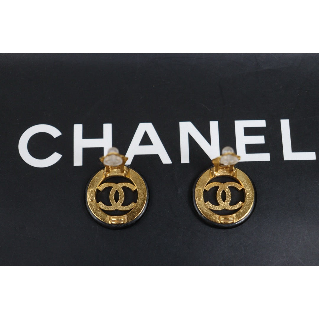 Include Authentic Detective Certificate of Authenticity｜Very Good ( Rank A) ｜ CHANEL 97A Coco Mark  Golden  Earrings Made In 1997Year｜26020605