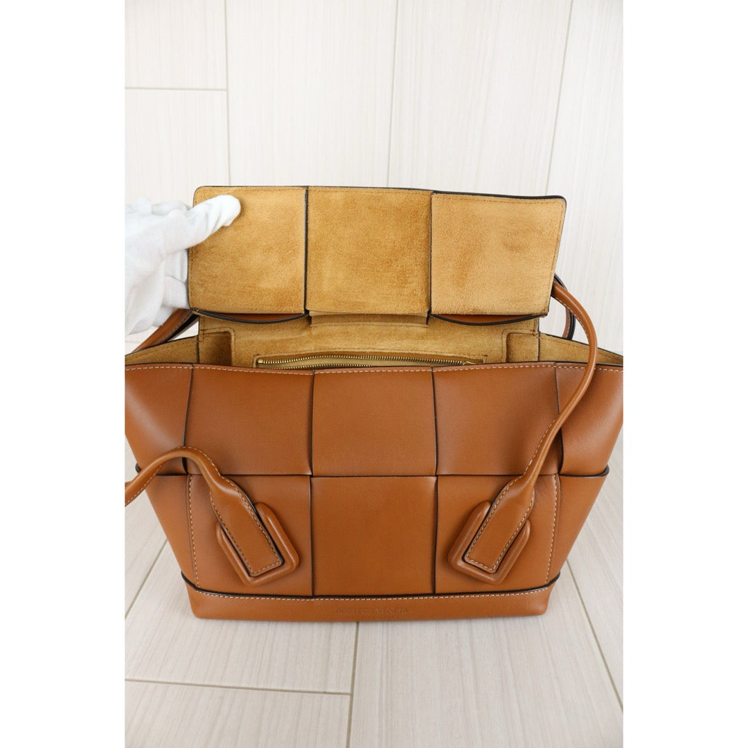 Include Entrupy Certificate of Authenticity｜Very Good ( Rank A)｜ Bottega Veneta Calf Leather Arcoe33  HandBag Caramel｜S26011708