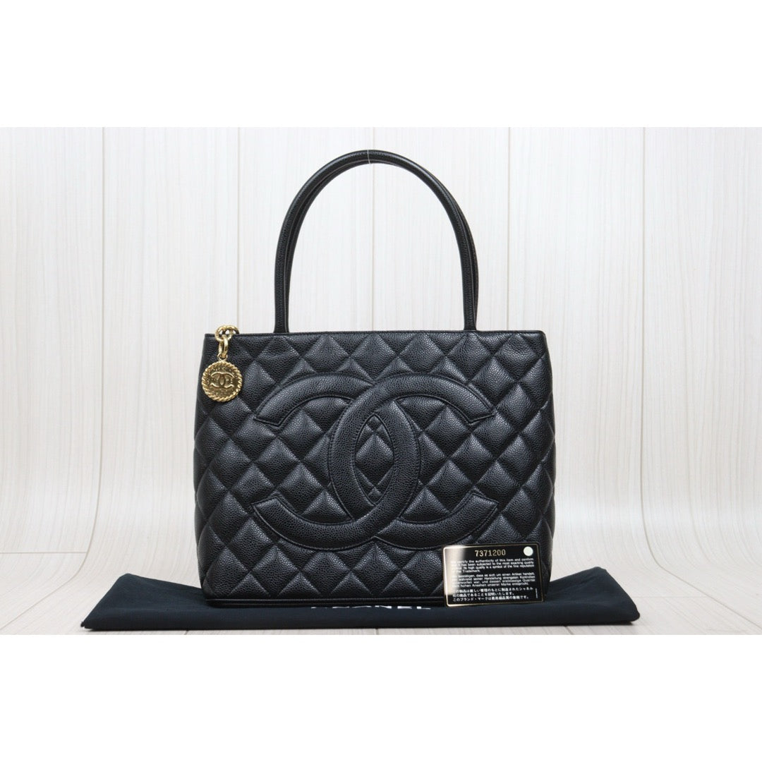 Very Good ( Rank A)｜ CHANEL Caviar Skin Calf Leather Tote Bag Black Made In 2002～2003Year｜25121005