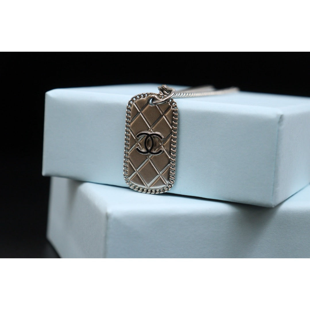 Include Authentic Detective Certificate of Authenticity｜Excellent（Rank SA）｜ CHANEL 09P COCO Mark Pattern Necklace Graphite Gray Made In 2009 Year｜S26031028