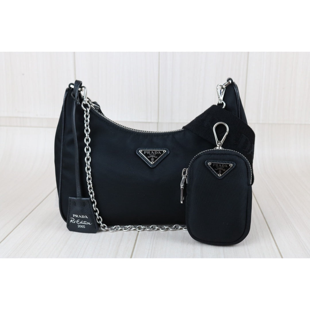 Include Entrupy Certificate of Authenticity｜Very Good ( Rank A)｜ PRADA Re-Edition 2005 Re-Nylon Hobo ｜Z26091605