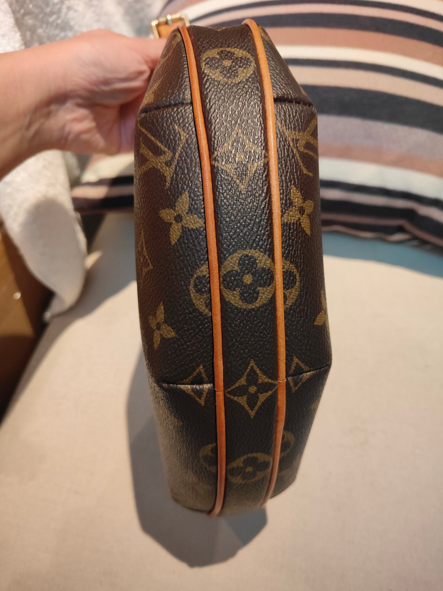 Good ( Rank AB)｜LV Monogram Pochette Croissant Shoulder Bag