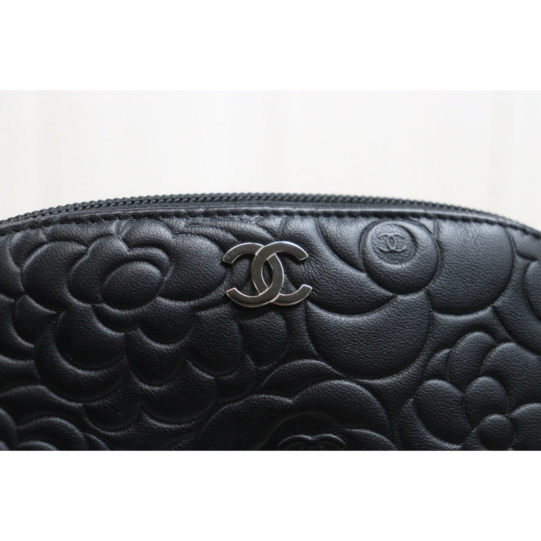 Very Good ( Rank A)｜ CHANEL Lambskin Camellia Cosme Pouch Black Made In 2012Year｜26022403