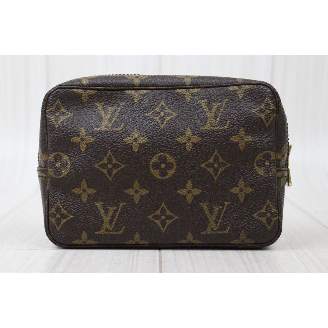 Rank AB ｜ LV Truth Toilet 18 Monogram Makeup Pouch｜Q24050944