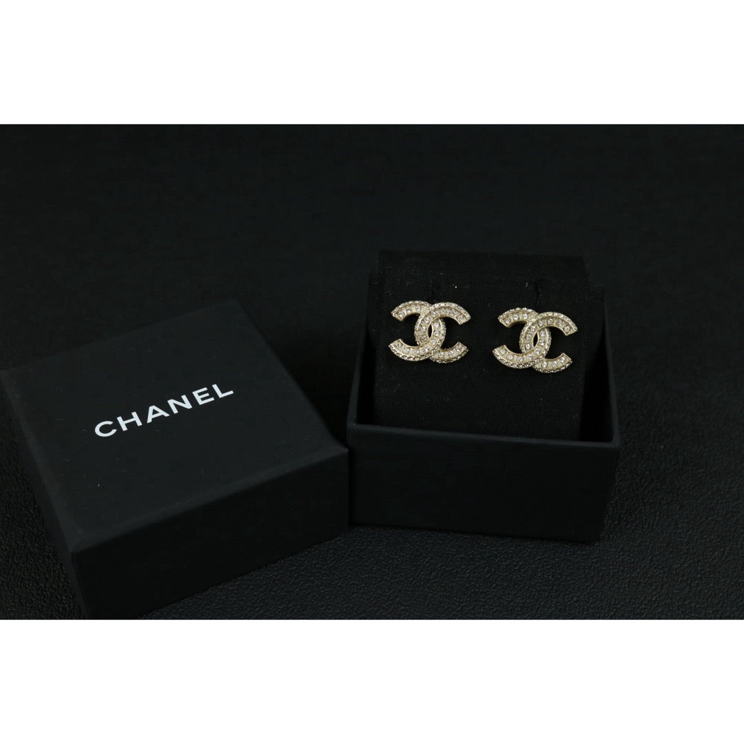Include Authentic Detective Certificate of Authenticity｜Very Good ( Rank A)｜ CHANEL F19V COCO Mark Rhinestone Earrings Made In 2019Year｜S26051504