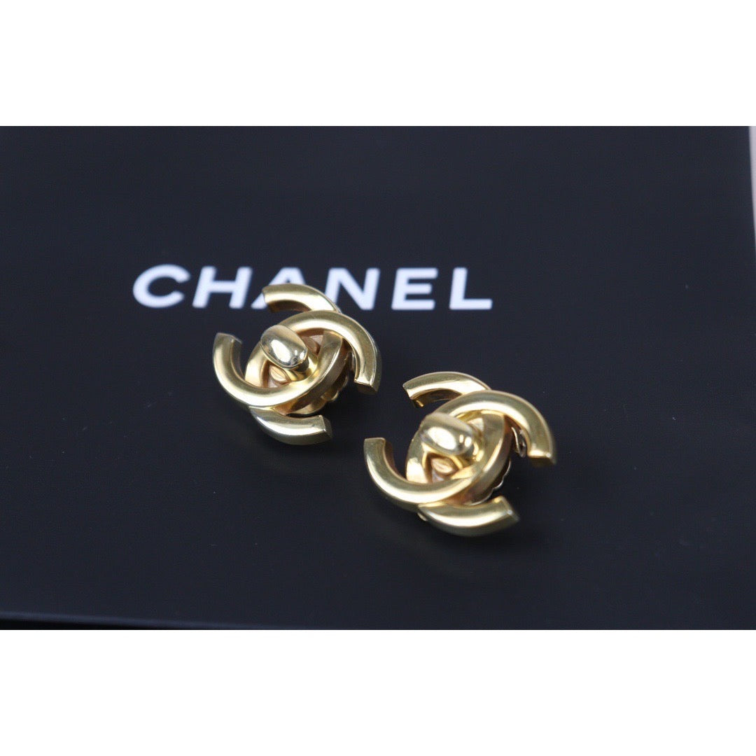 Rank A ｜CHANEL Vintage 18K Gold Plating Earrings ｜23072710