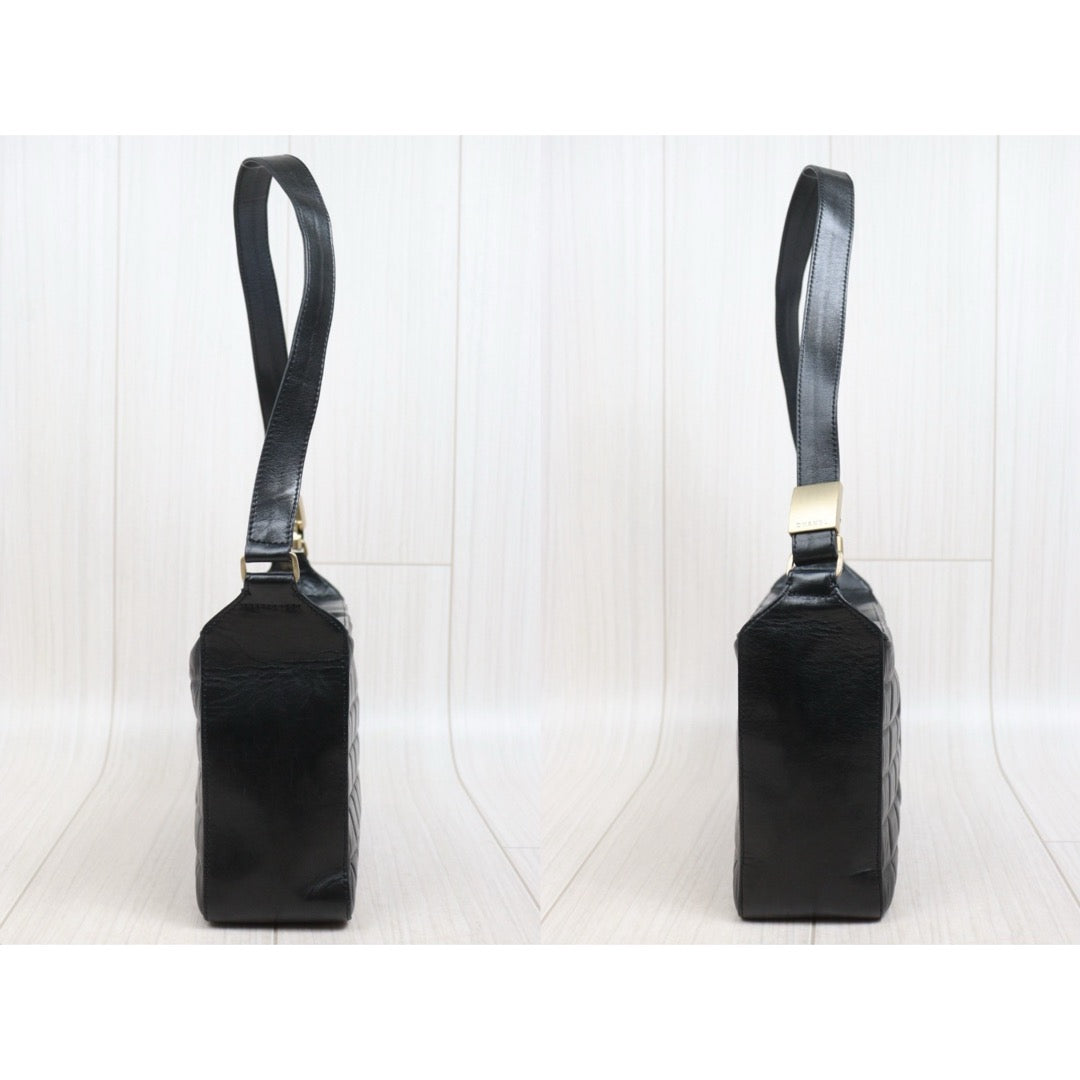 Include Entrupy Certificate of Authenticity｜Good ( Rank AB)｜CHANEL Choco Bar Lambskin Black Shoulder Bag  Made In 2003～2004Year｜26040210