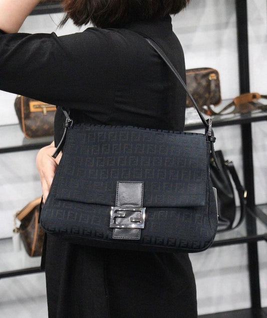 Rank A｜ FENDI Mamma Baguette Shoulder Bag Black ｜V23110222