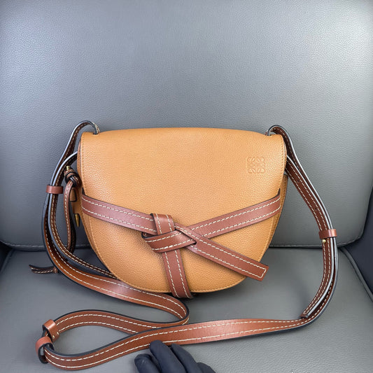 Very Good ( Rank A) ｜ Loewe Gate  Shoulder Bag Caramel｜P24051325