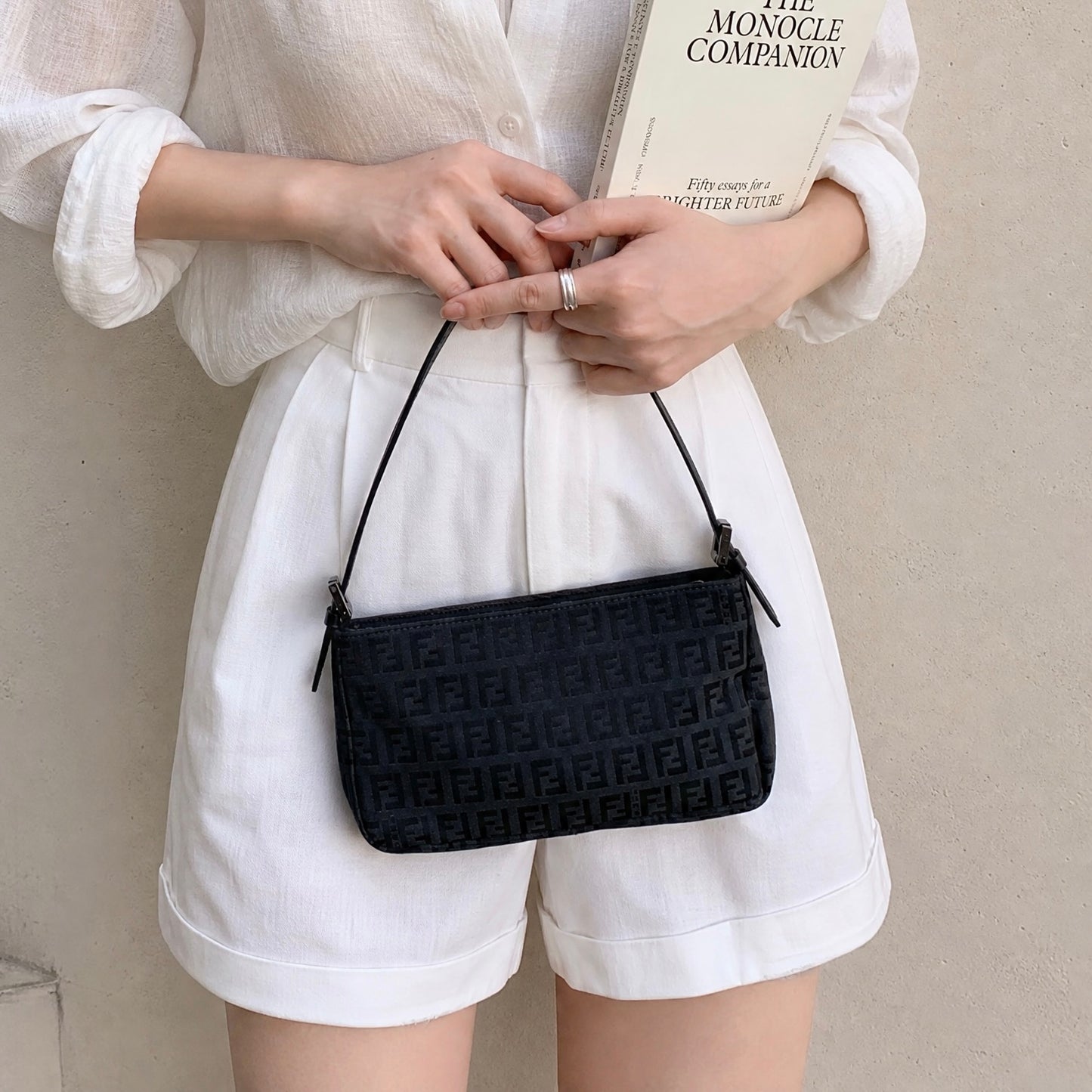 Include Entrupy Certificate of Authenticity｜Very Good ( Rank A)｜ FENDI Mamma  Shoulder Bag Black｜S26072526