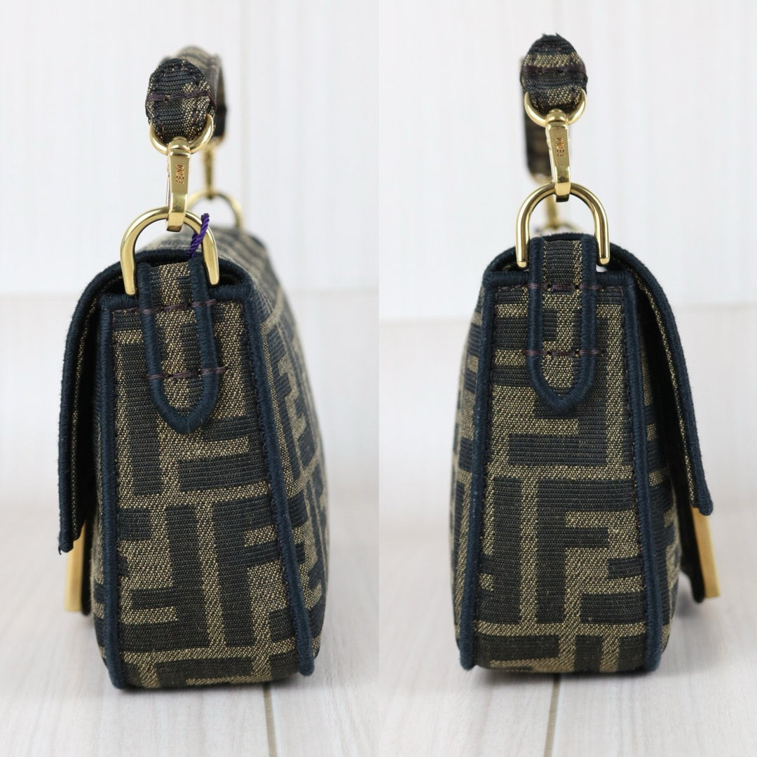 Very Good ( Rank A)｜ FENDI Mamma Baguette Chain Shoulder Bag  Gold Hardware Current Model PM｜S26020801