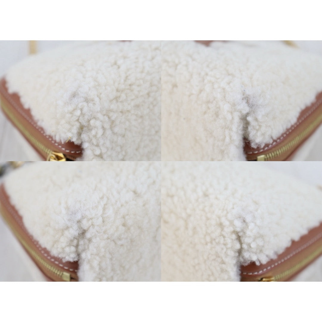 Include Entrupy Certificate of Authenticity｜Very Good ( Rank A)｜ CELINE Cuir Triomphe Triomphe Shearling Chain Bag｜S26090716