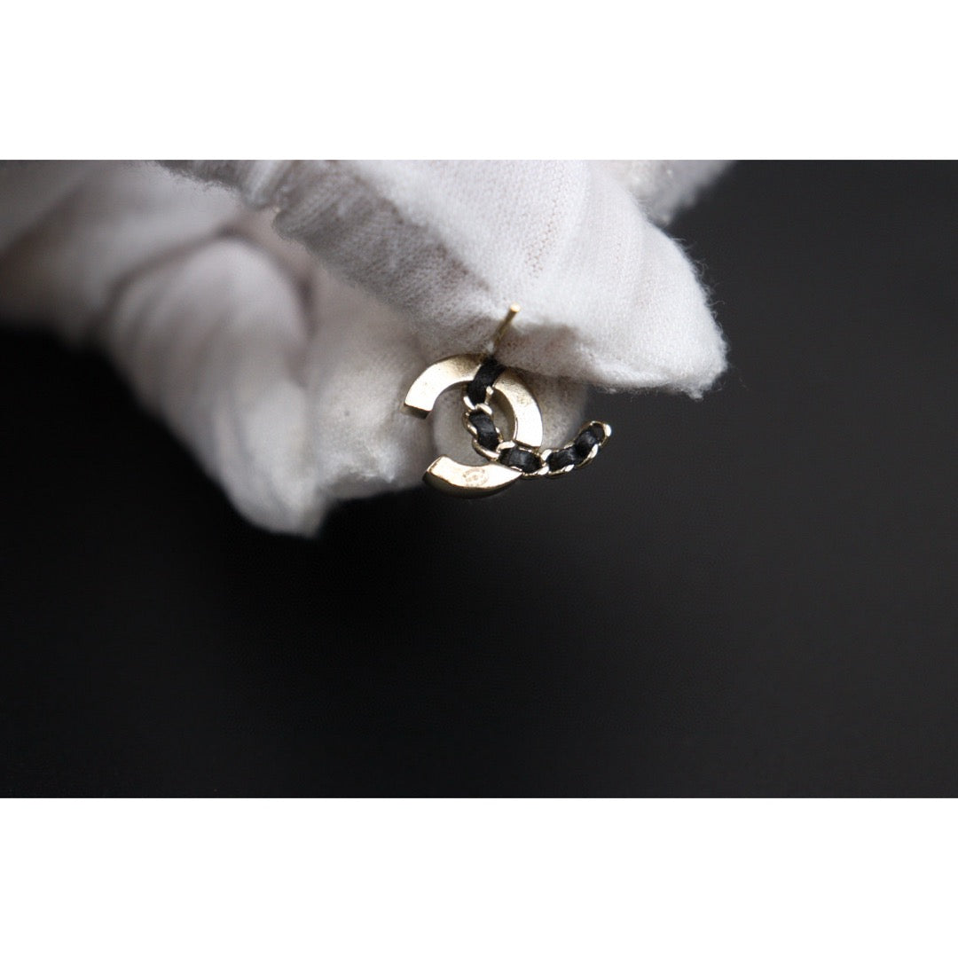 Very Good ( Rank A) ｜CHANEL COCO Mark Satin cc Chain Diamond Earrings ｜V25052510