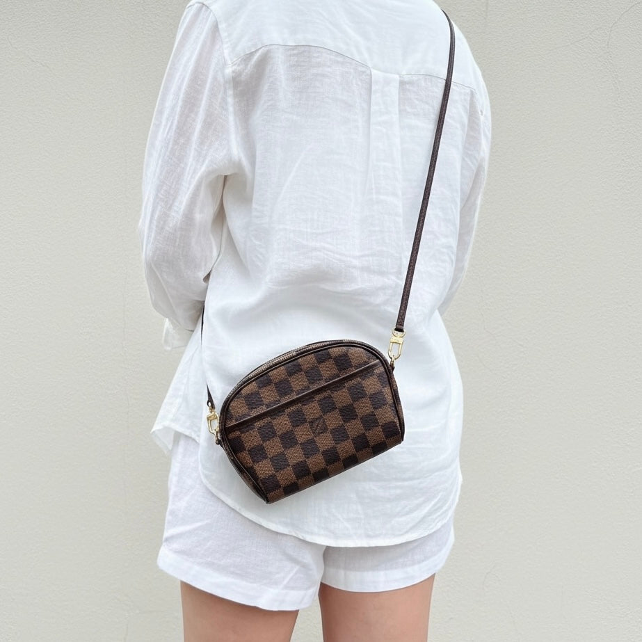 Include Entrupy Certificate of Authenticity｜Very Good ( Rank A)｜Louis Vuitton Damier Ebene Bumbag Shoulder Bag ｜26070105