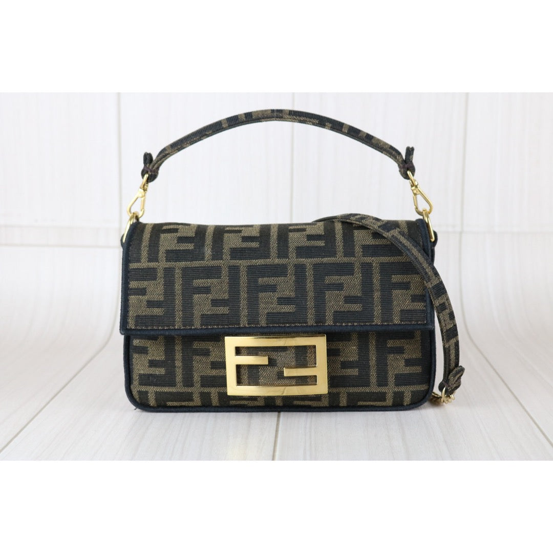 Very Good ( Rank A)｜ FENDI Mamma Baguette Shoulder Bag  Gold Hardware｜S25061002