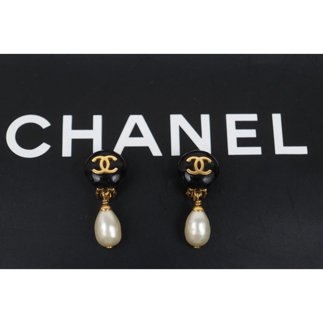 Very Good ( Rank A) ｜CHANEL  COCO Mark  Pearl  Drop  Earrings Made In 1997Year｜25062303