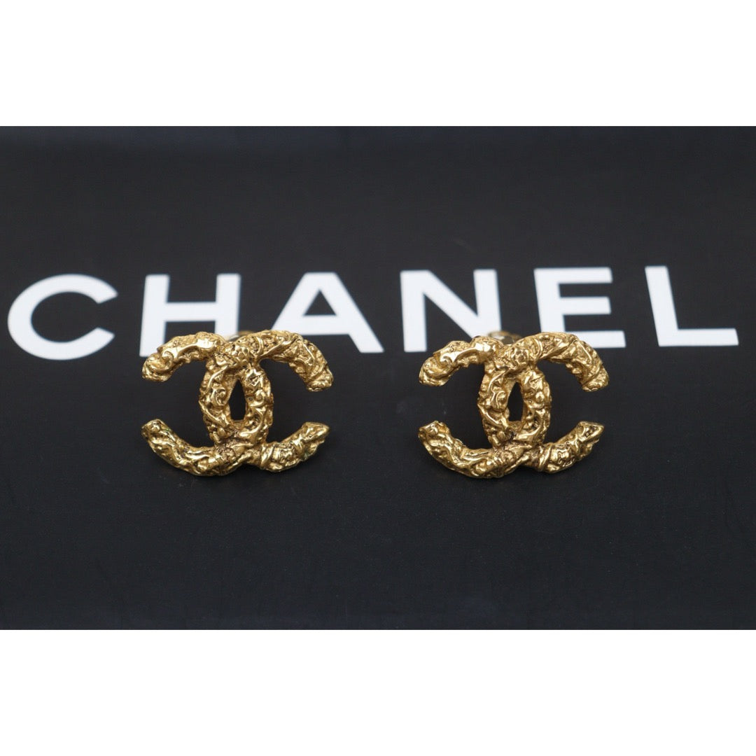 Very Good ( Rank A) ｜ CHANEL Coco Mark Vintage Lava Gold Earrings Made In 1993Year ｜25111903