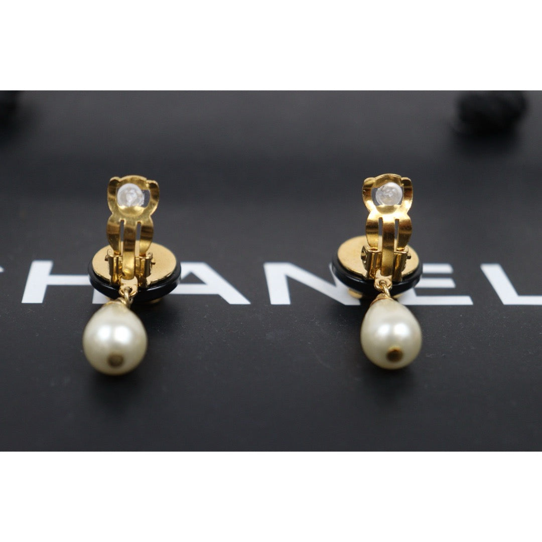 Very Good ( Rank A) ｜CHANEL  COCO Mark  Water Drop Pearl Earrings Made In 1996Year｜25103110
