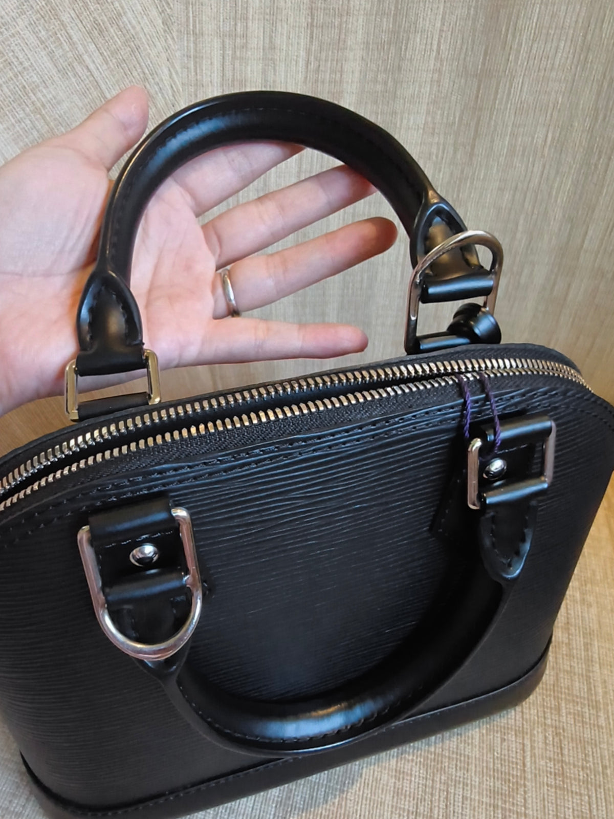 Include Entrupy Certificate of Authenticity｜Very Good ( Rank A) ｜Louis Vuitton Epi Alma BB HandBag Shoulder Bag