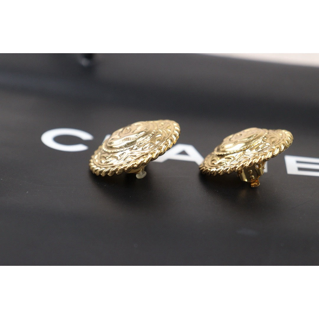 Very Good ( Rank A) ｜CHANEL Coco Mark Gold 24 Plated Earrings ｜Y24080206