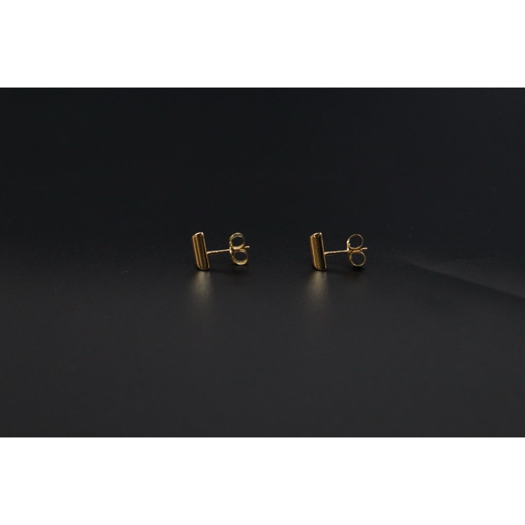 Include Authentic Detective Certificate of Authenticity｜Very Good ( Rank A) ｜ Louis Vuitton Collier Essential V Earrings ｜26042007