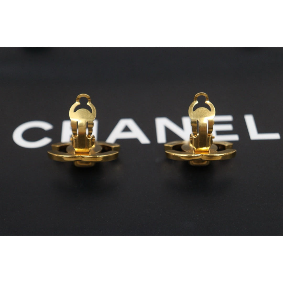 Very Good ( Rank A) ｜CHANEL Vintage 18K Gold Plating Earrings Made In 1996 Year GM｜S25110437