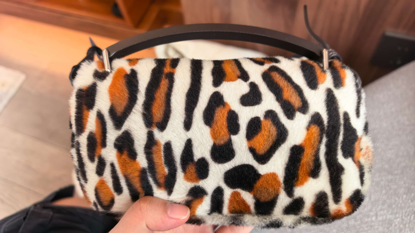 Include Entrupy Certificate of Authenticity｜Very Good ( Rank A)｜ FENDI Mamma Baguette Shoulder Bag