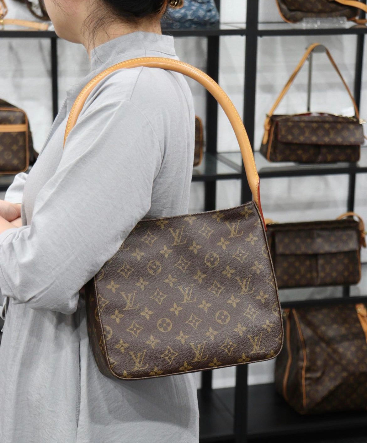 Rank A ｜ LV Monogram Looping MM Shoulder Bag ｜23090727