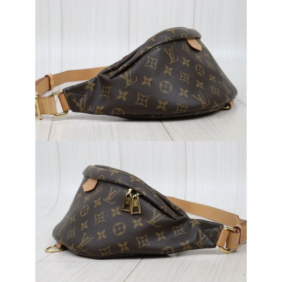 Very Good ( Rank A) ｜ LV Monogram Discovery Bumbag ｜S25022609