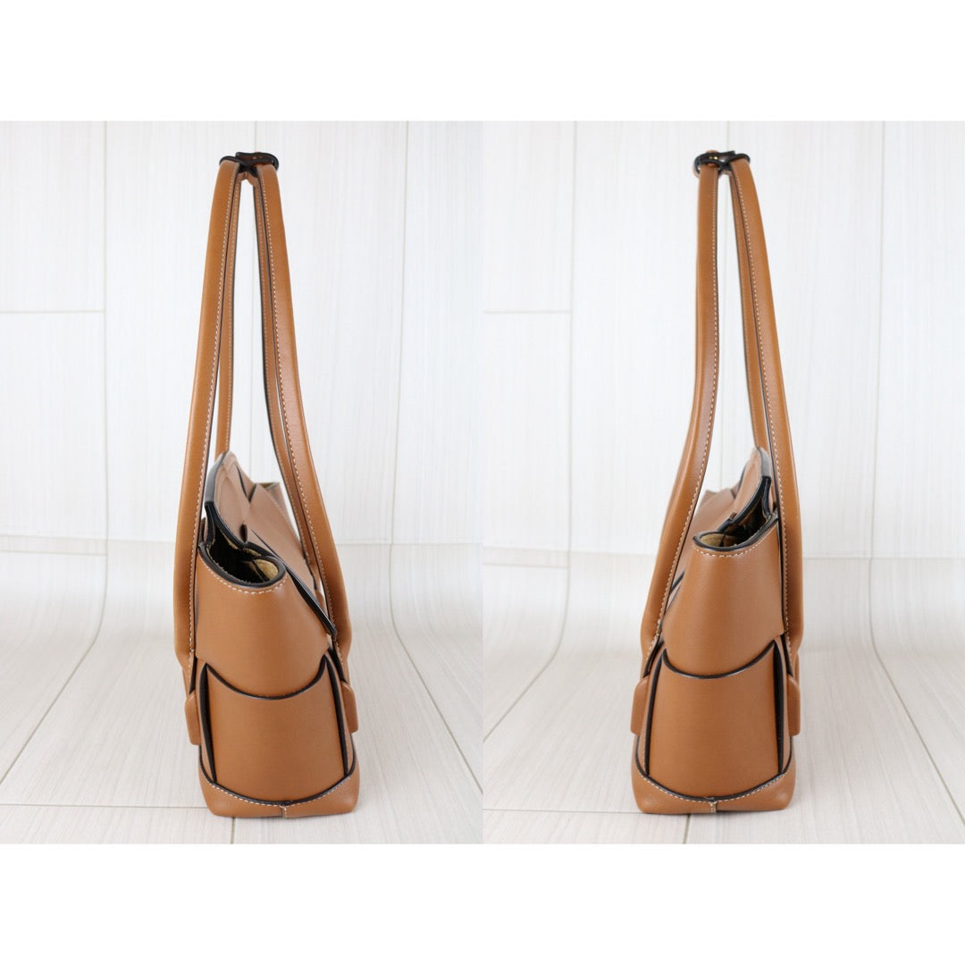 Include Entrupy Certificate of Authenticity｜Very Good ( Rank A)｜ Bottega Veneta Calf Leather Arcoe33  HandBag Caramel｜S26011708