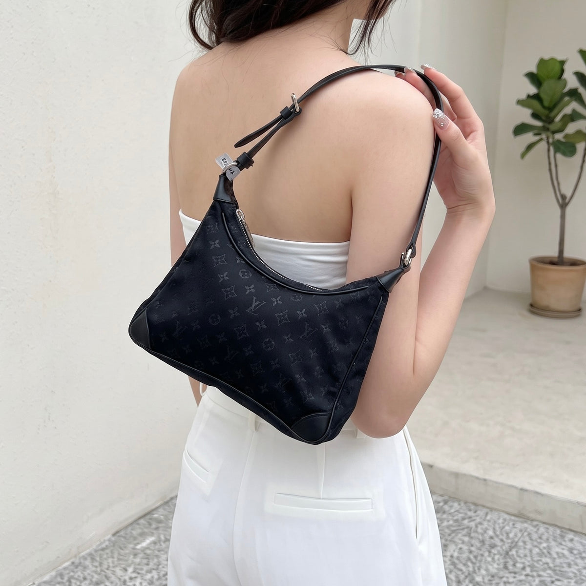 Include Entrupy Certificate of Authenticity｜Very Good ( Rank A) ｜Louis Vuitton Monogram  Satin  Little BoulognebMini Shoulder Bag ｜26093002