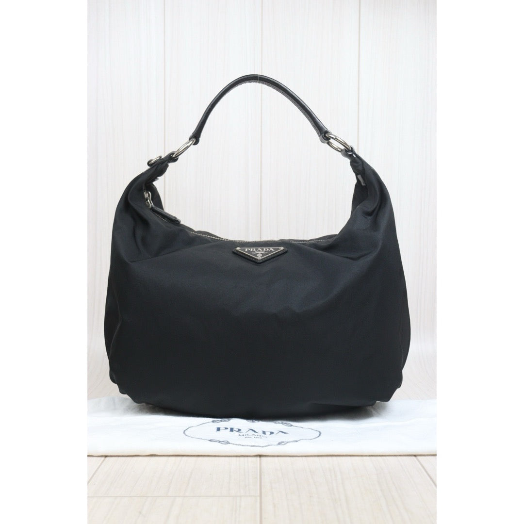 Include Entrupy Certificate of Authenticity｜Very Good ( Rank A)｜Prada  Nylon Black Large Hobo   ｜26070901