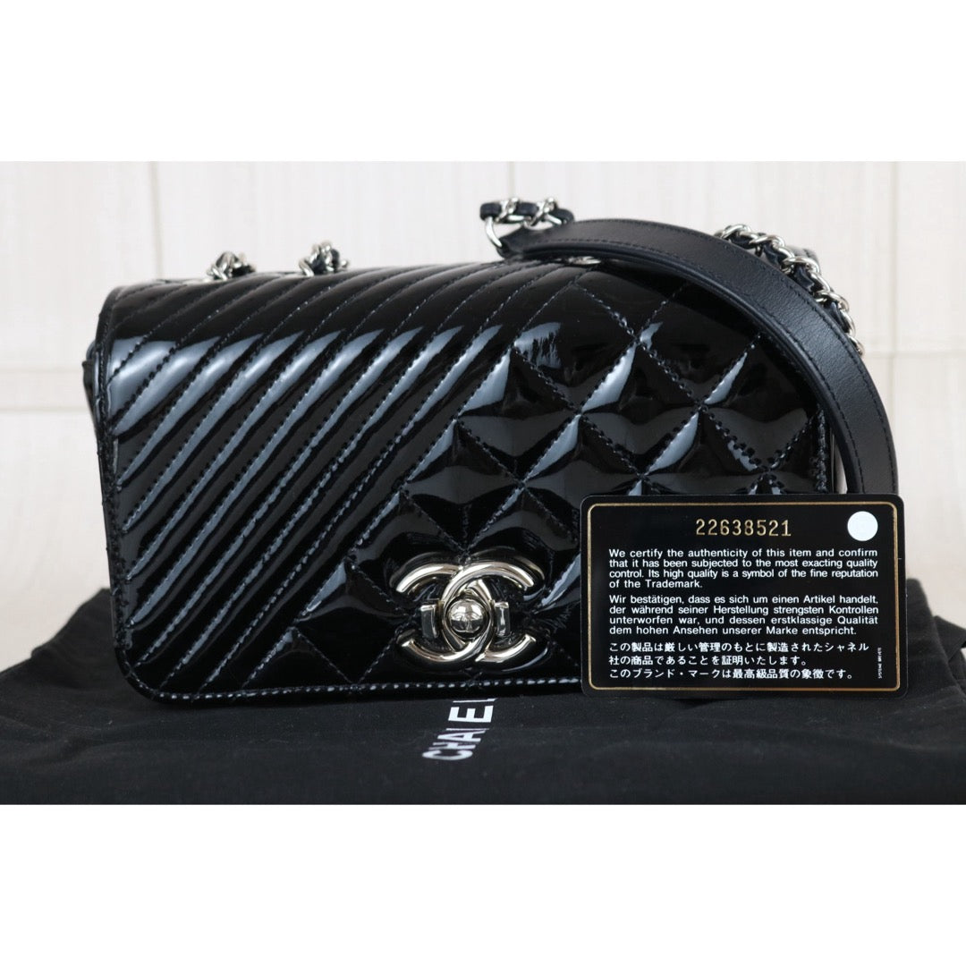 Include Entrupy Certificate of Authenticity｜Excellent（Rank SA）｜CHANEL  Quilted Patent Leather Coco Boy Flap Shoulder Bag Black Made In 2016-2017 Year｜X26083025