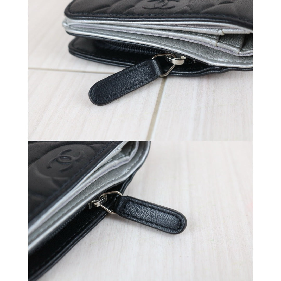 Include Entrupy Certificate of Authenticity｜Very Good ( Rank A)｜CHANEL Lambskin Camellia Embossed Flap Black Wallet Made In 2012-2013Year｜X26062909