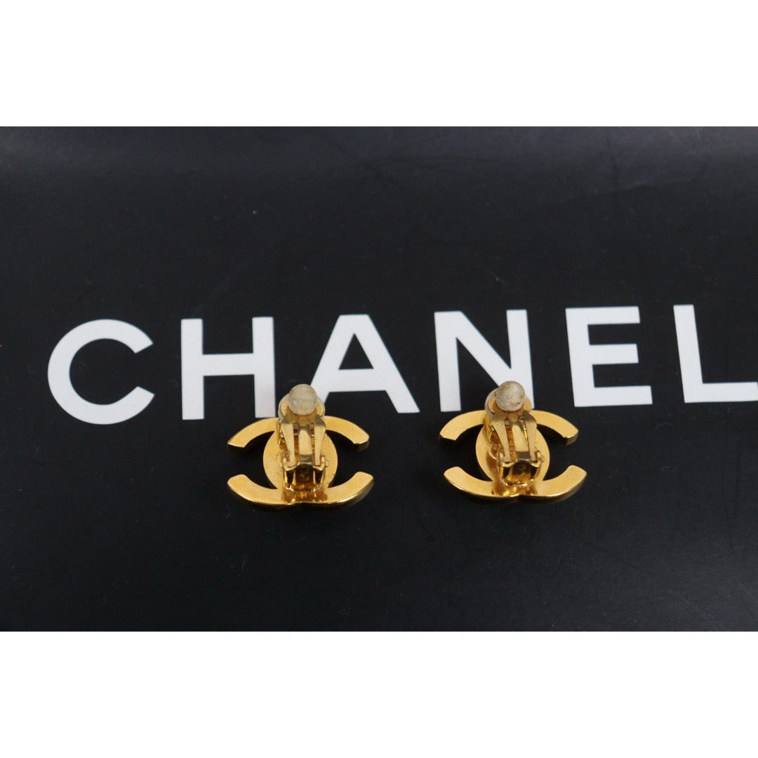 Very Good ( Rank A) ｜CHANEL Vintage 18K Gold Plating Rhinestone Earrings  ｜25013119