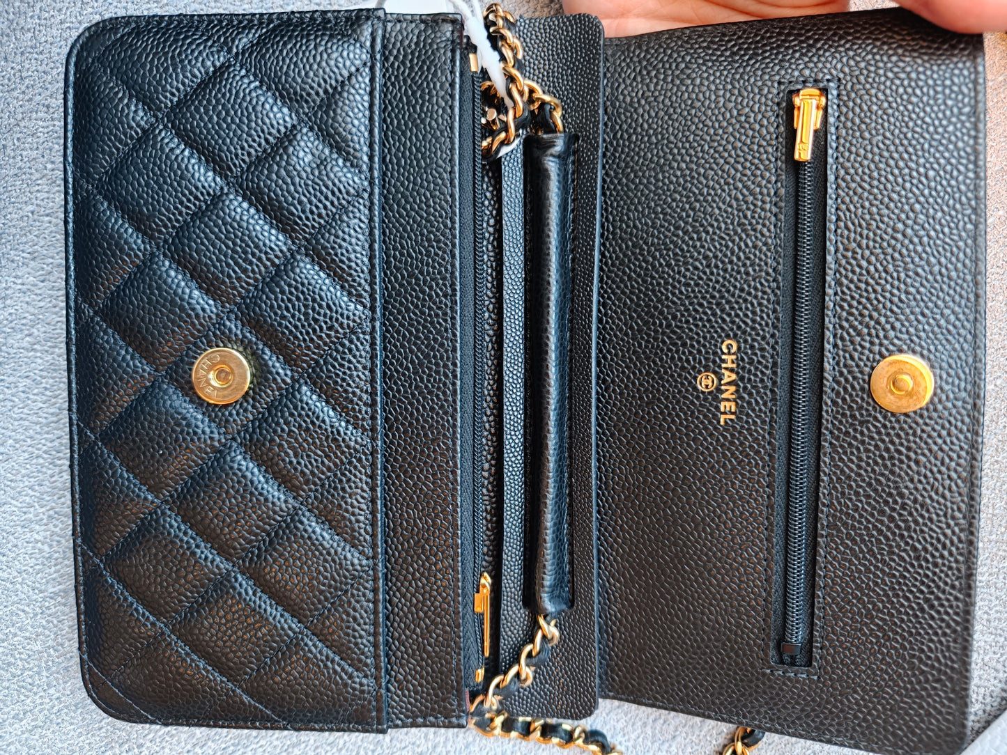 First installment 1/3｜ Include Entrupy Certificate of Authenticity｜Very Good ( Rank A)｜CHANEL Caviar Skin WOC Chain Bag Black