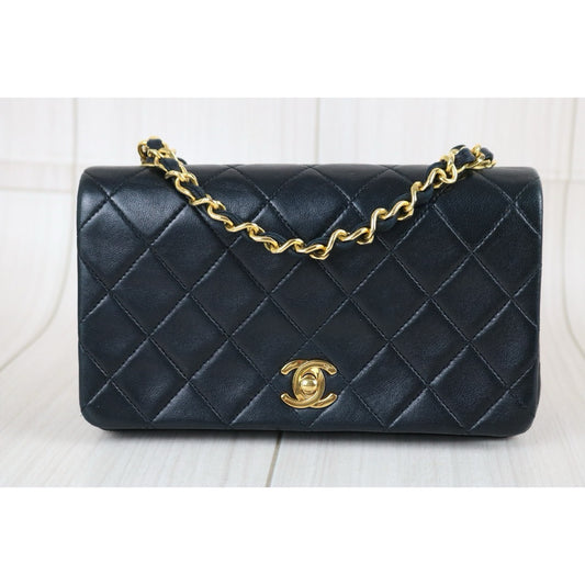 Include Entrupy Certificate of Authenticity｜Very Good ( Rank A)｜ Chanel Lamb Skin Mini Classic Flap Bag Black Made In 1989-1991 Year｜S26080103