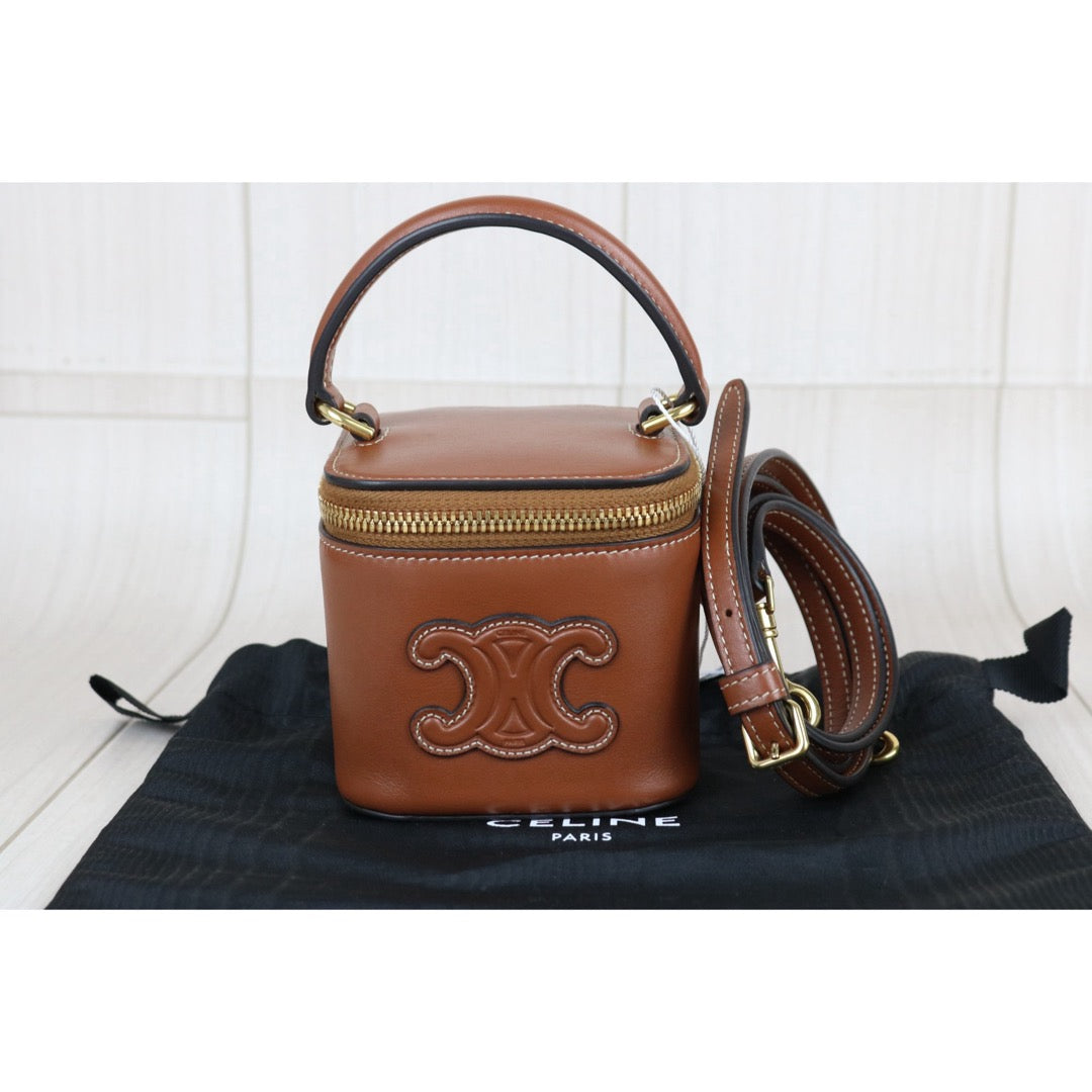 Include Entrupy Certificate of Authenticity｜Very Good ( Rank A)｜ CELINE Box Triomphe Calf Leather Mini Handbag Shoulder Bag Caramel  ｜S26061201