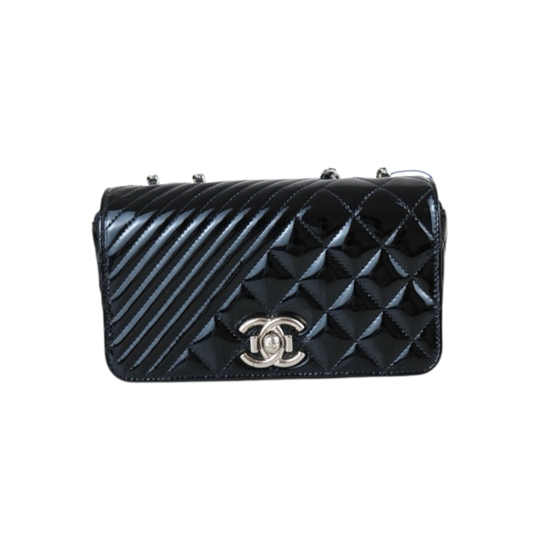 Include Entrupy Certificate of Authenticity｜Excellent（Rank SA）｜CHANEL  Quilted Patent Leather Coco Boy Flap Shoulder Bag Black Made In 2016-2017 Year｜X26083025
