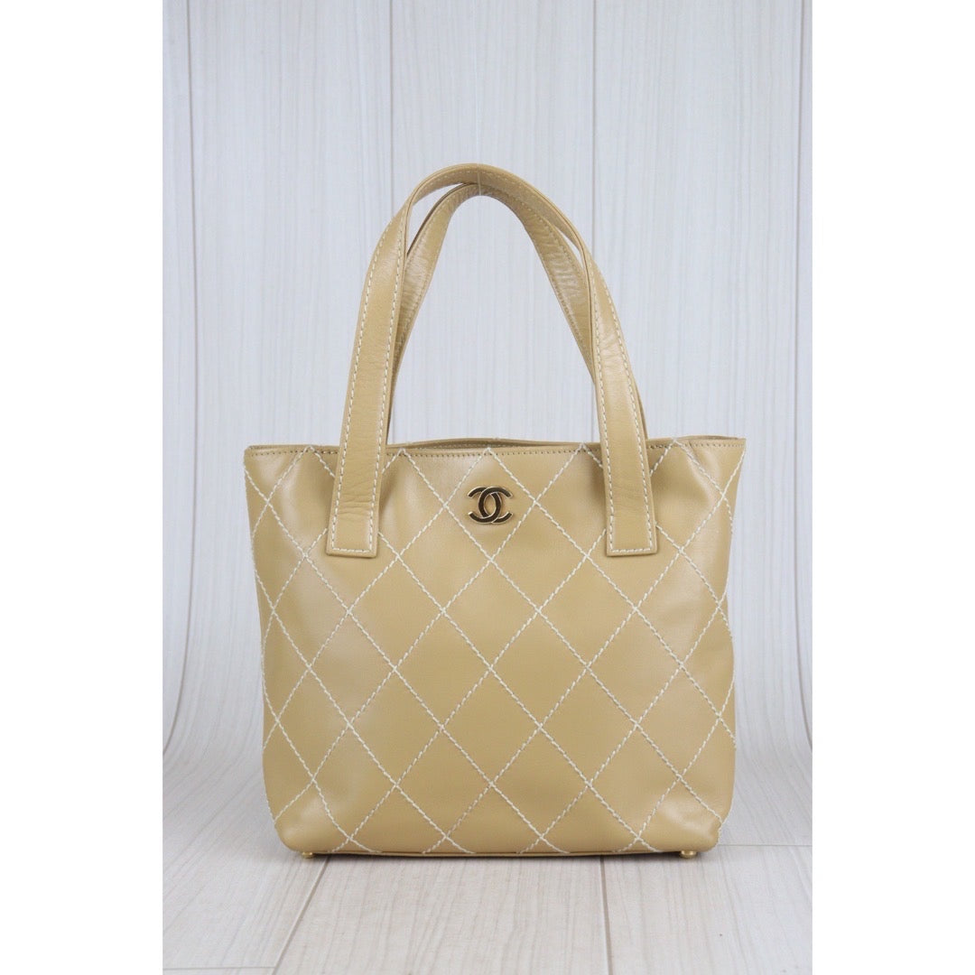 Rank AB ｜Chanel Lamb Skin Wild Stitching Coco Mark HandBag Made In 2002～2003 Year｜V23091511