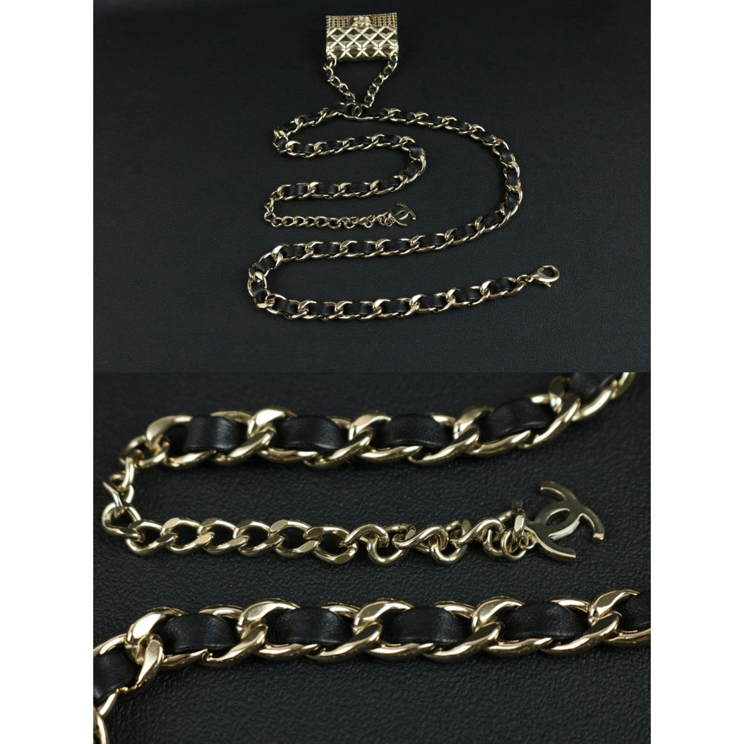 Include Authentic Detective Certificate of Authenticity｜Very Good ( Rank A) ｜ CHANEL B21S  Coco Mark  Leather  Double Chain Tinybag Waist Chain Made In 2021Year Limited edition｜S26062105