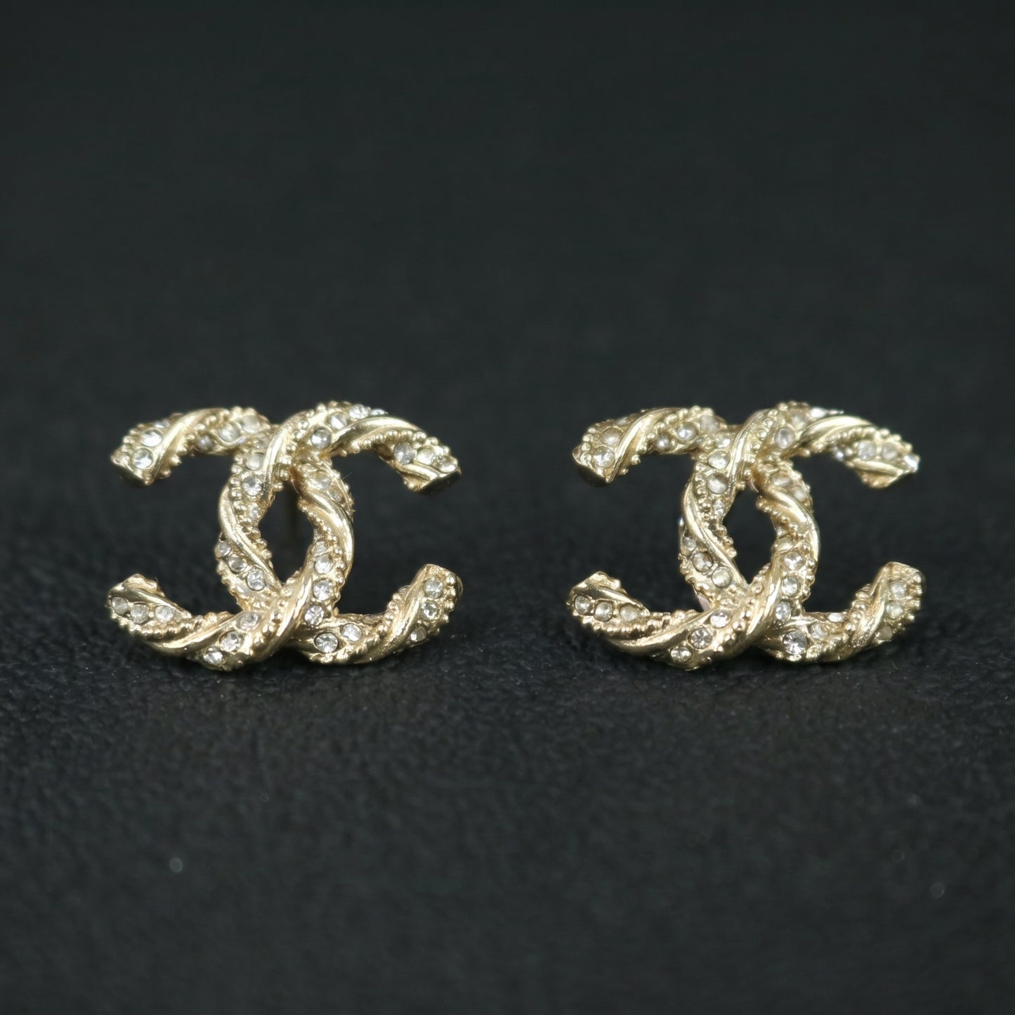Include Authentic Detective Certificate of Authenticity｜Very Good ( Rank A) ｜CHANEL F14V COCO Mark Braids Rhinestone Earrings Made In 2014 Year｜S26062505