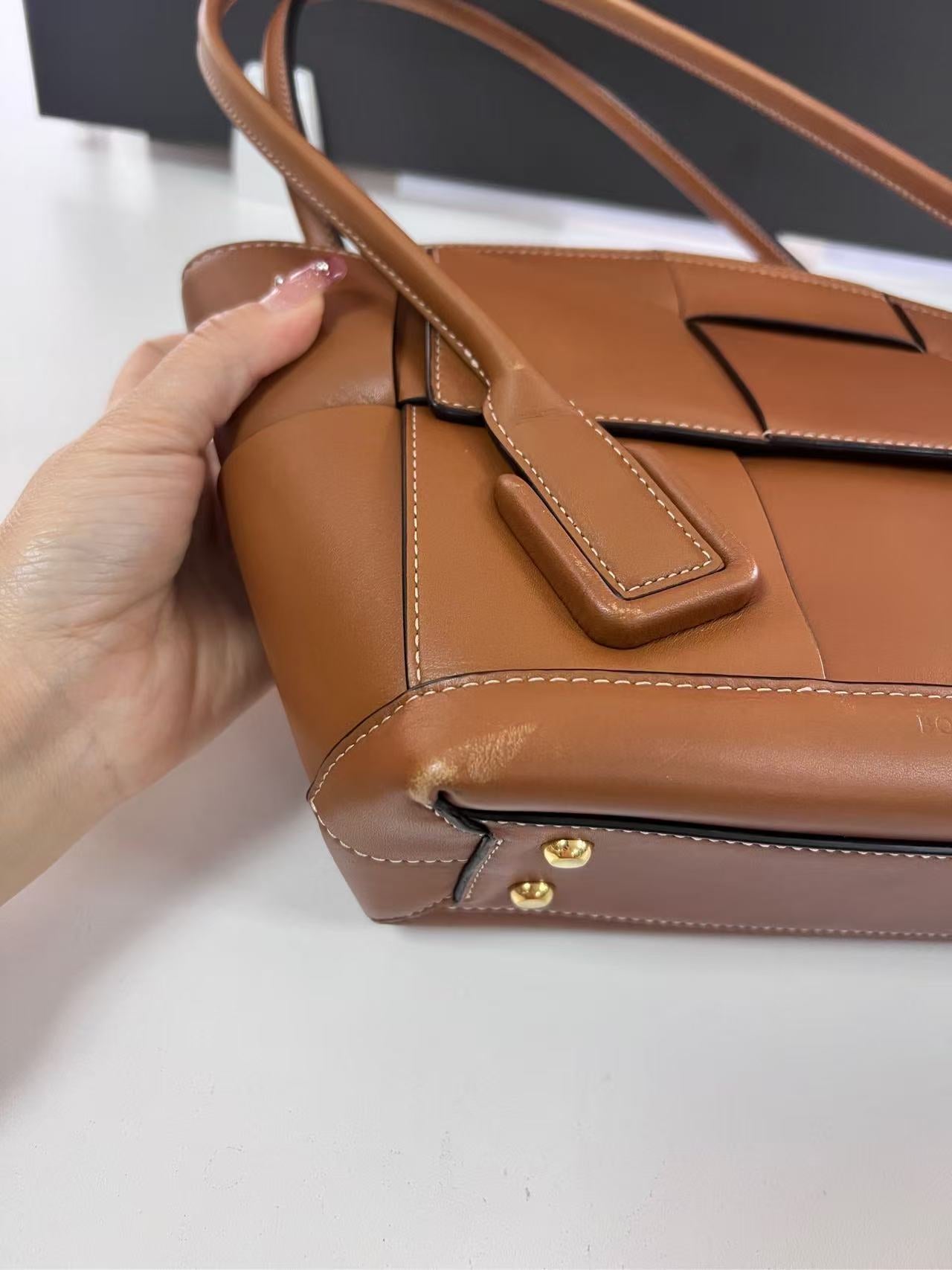 Bottega Veneta arco 33 Bag