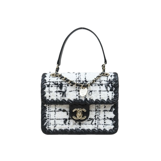 Very Good ( Rank A)｜ CHANEL Matrasse 19 Black White Splicing Color Shoulder Bag IC Chips Model｜P25051608