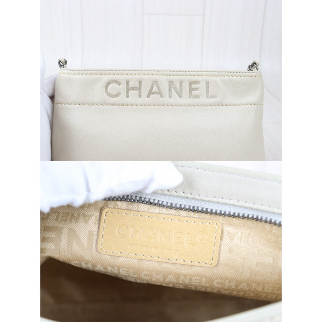 Very Good ( Rank A)｜ CHANEL Lanbskin  Pearl White Shoulder Bag Made In 2004～2005Year ｜24083017