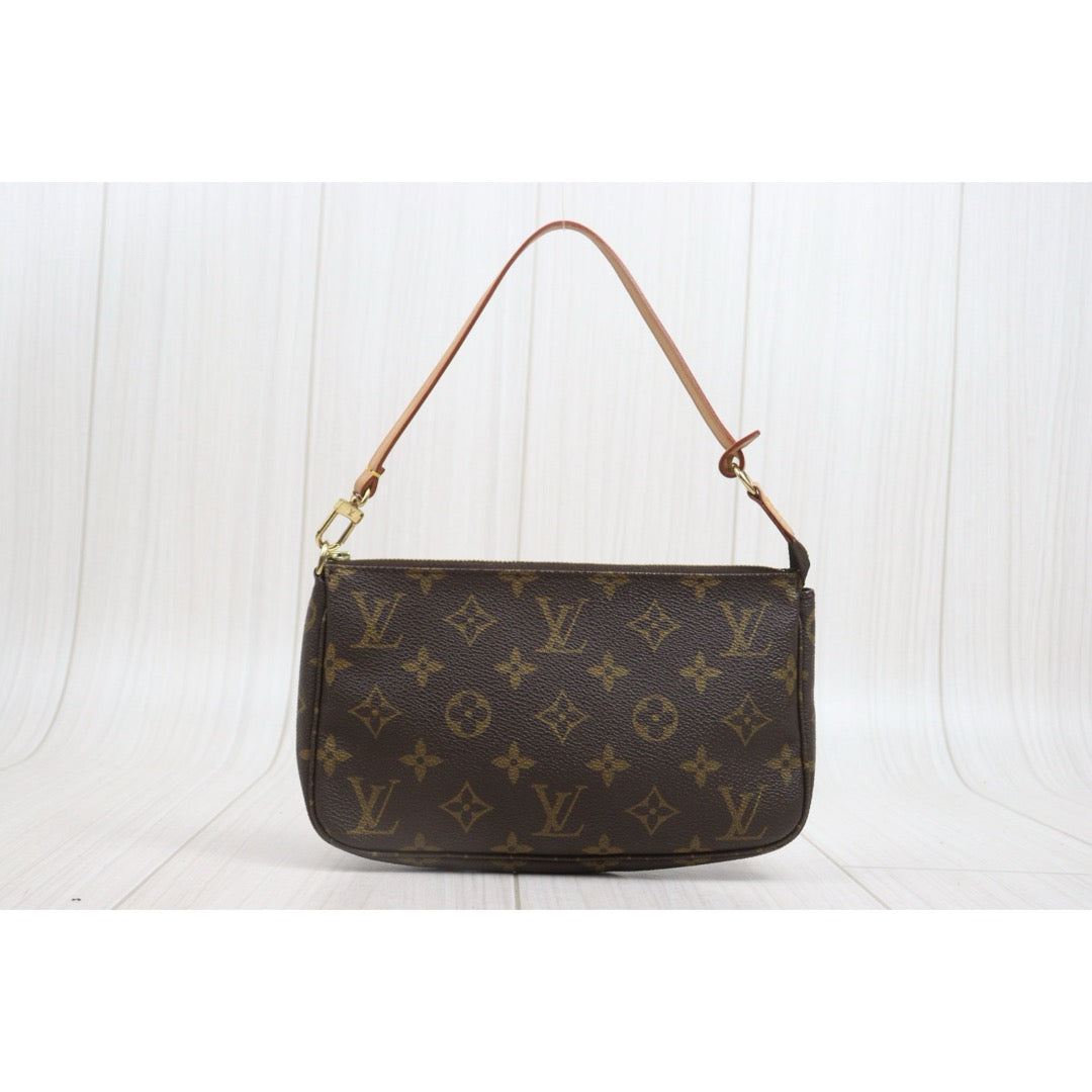 Include Entrupy Certificate of Authenticity｜Very Good ( Rank A)｜ Louis Vuitton Monogram Pochette Accessoire｜26091001