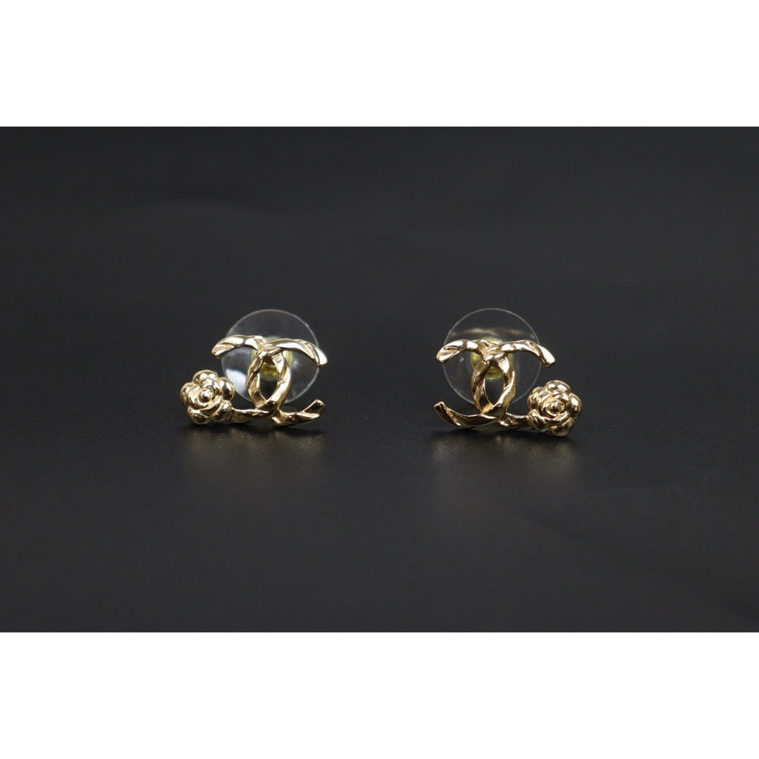 Include Authentic Detective Certificate of Authenticity｜Very Good ( Rank A) ｜CHANEL A22A COCO Mark  Camellia Earrings Made In 2022Year｜S26031019