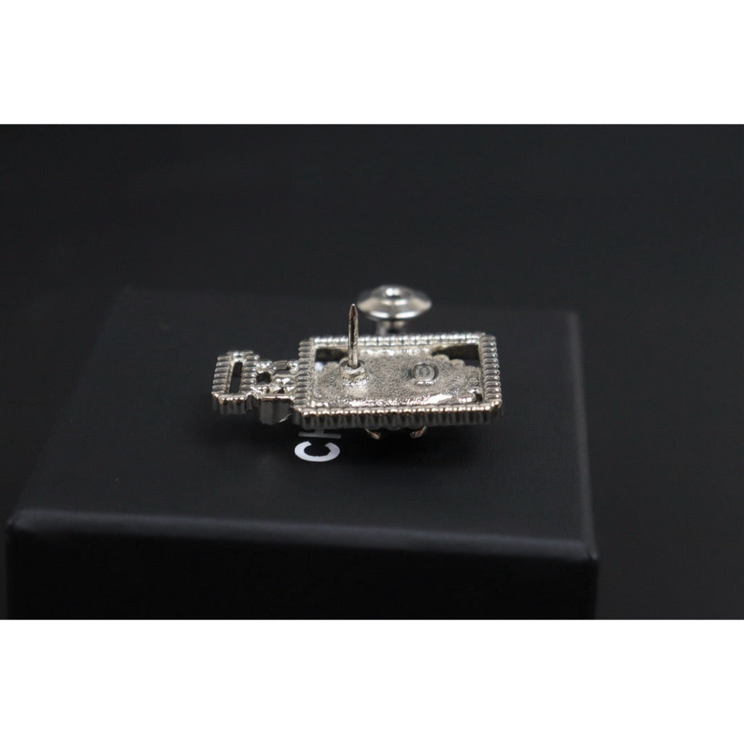 Include Authentic Detective Certificate of Authenticity｜Good ( Rank AB)｜ CHANEL 22B Coco Mark Lambskin Leather Rhinestone Brooch Made in 2022 Year｜26072206