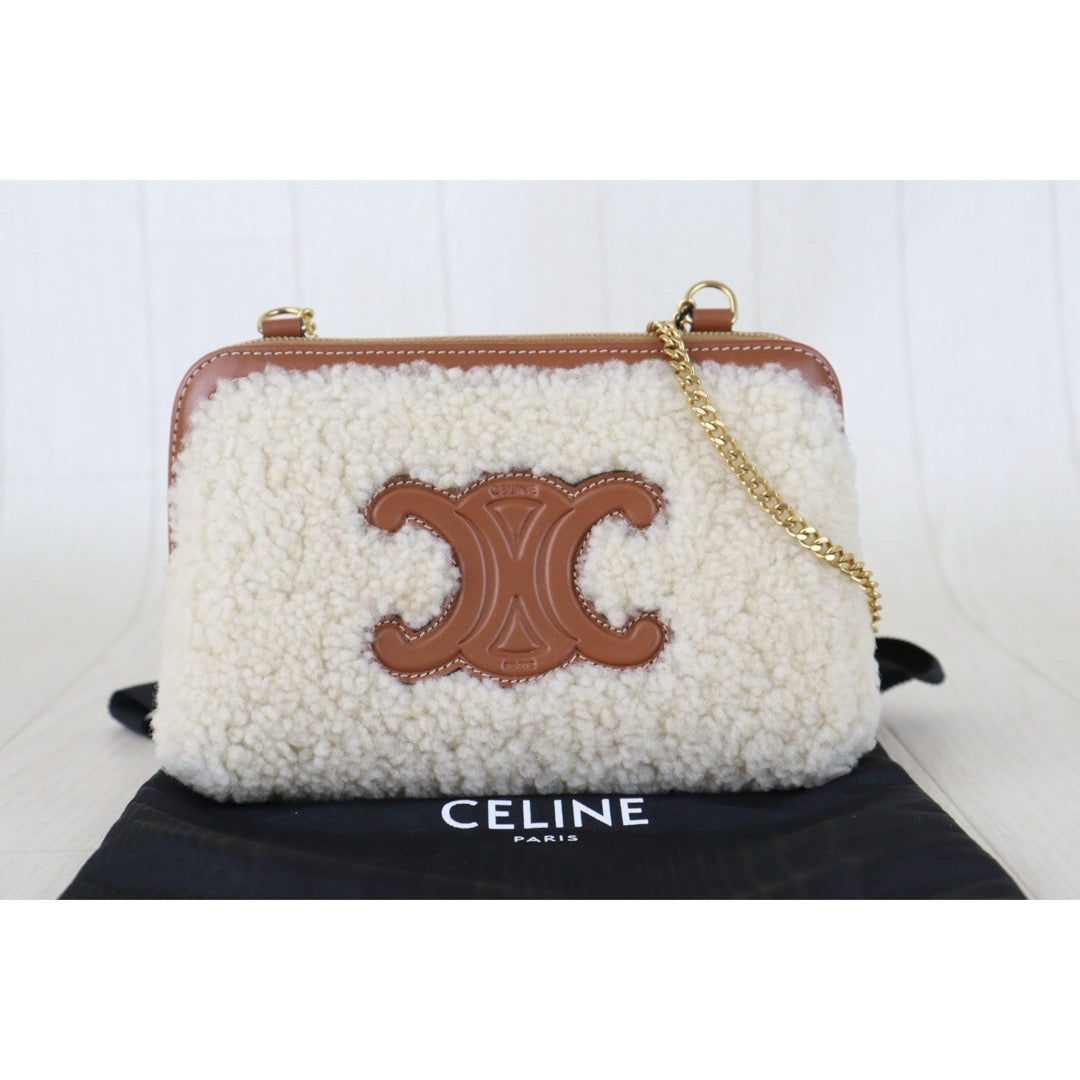 Include Entrupy Certificate of Authenticity｜Very Good ( Rank A)｜ CELINE Cuir Triomphe Triomphe Shearling Chain Bag｜S26090716
