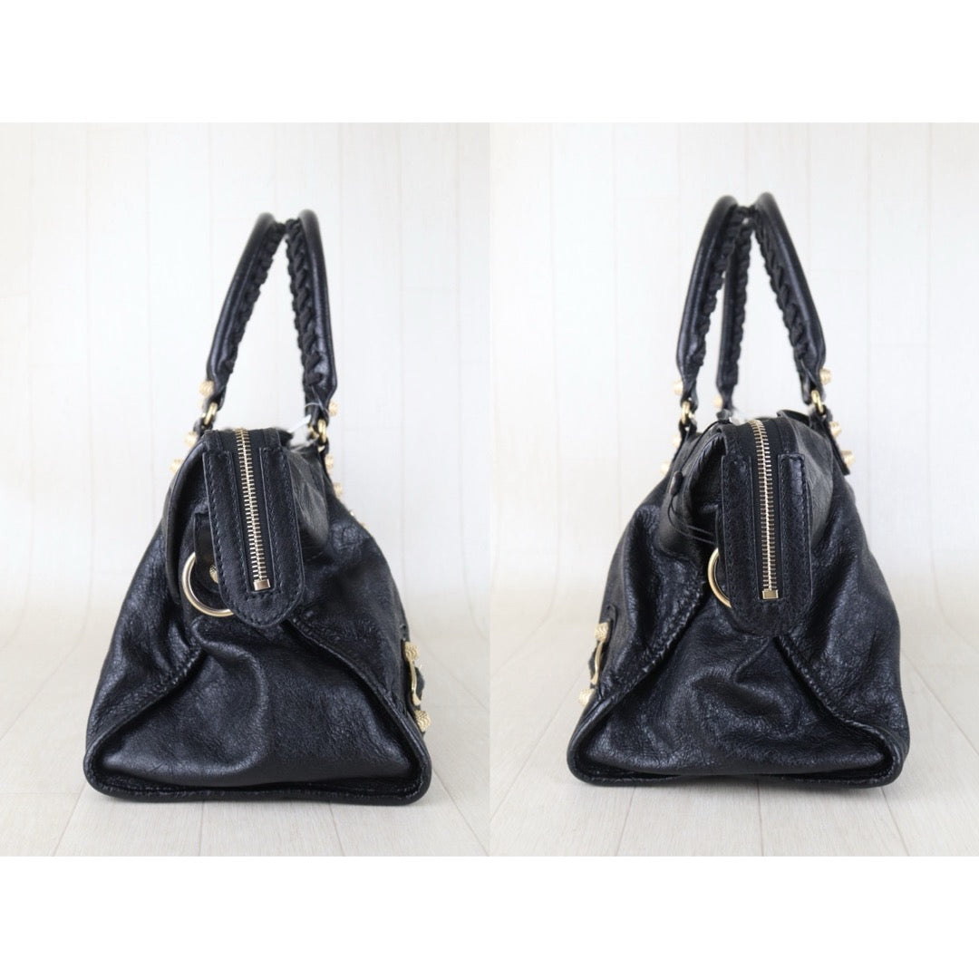 Official price: ¥440,000 JPY Include Entrupy Certificate of Authenticity｜Very Good ( Rank A)｜Balenciaga Chevre Leather Gaint Classic City Medium Black HandBag Shoulder Bag ｜Z26100207